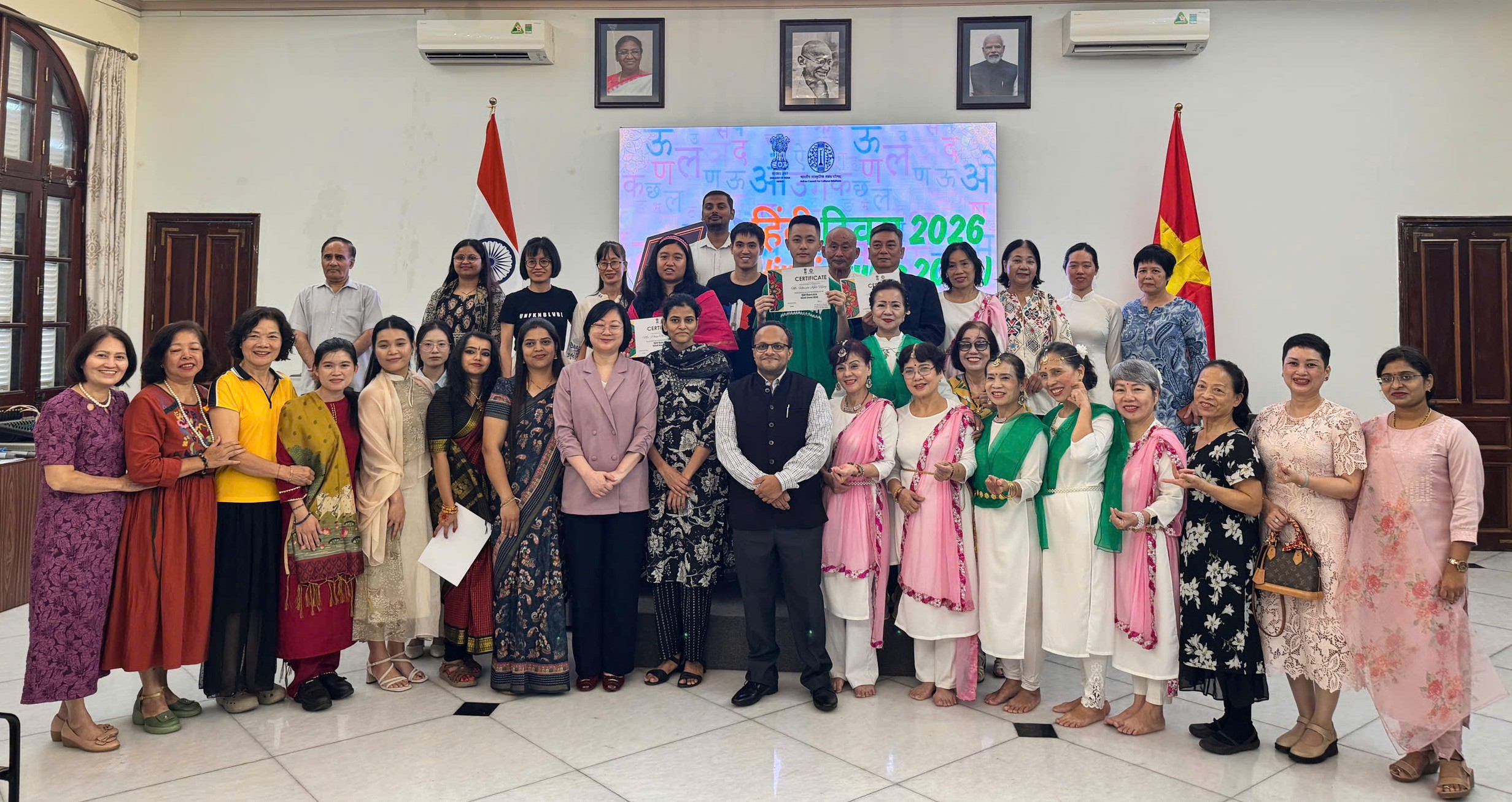 🇻🇳🤝🇮🇳 T&Acirc;M VIỆT GIAO LƯU, BIỂU DIỄN TẠI NG&Agrave;Y TIẾNG HINDI